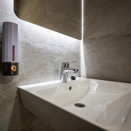 Airport-bus - 13 North - 8 Tallin