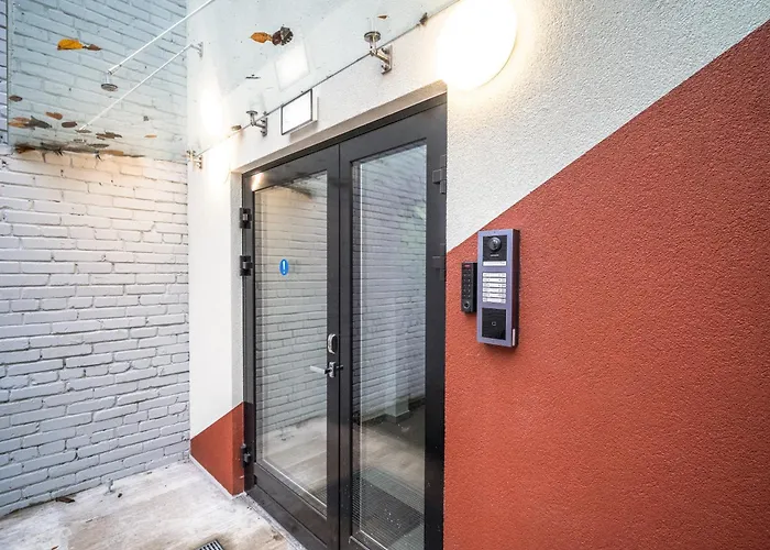 Airport-bus - 13 North - 8 * Tallin